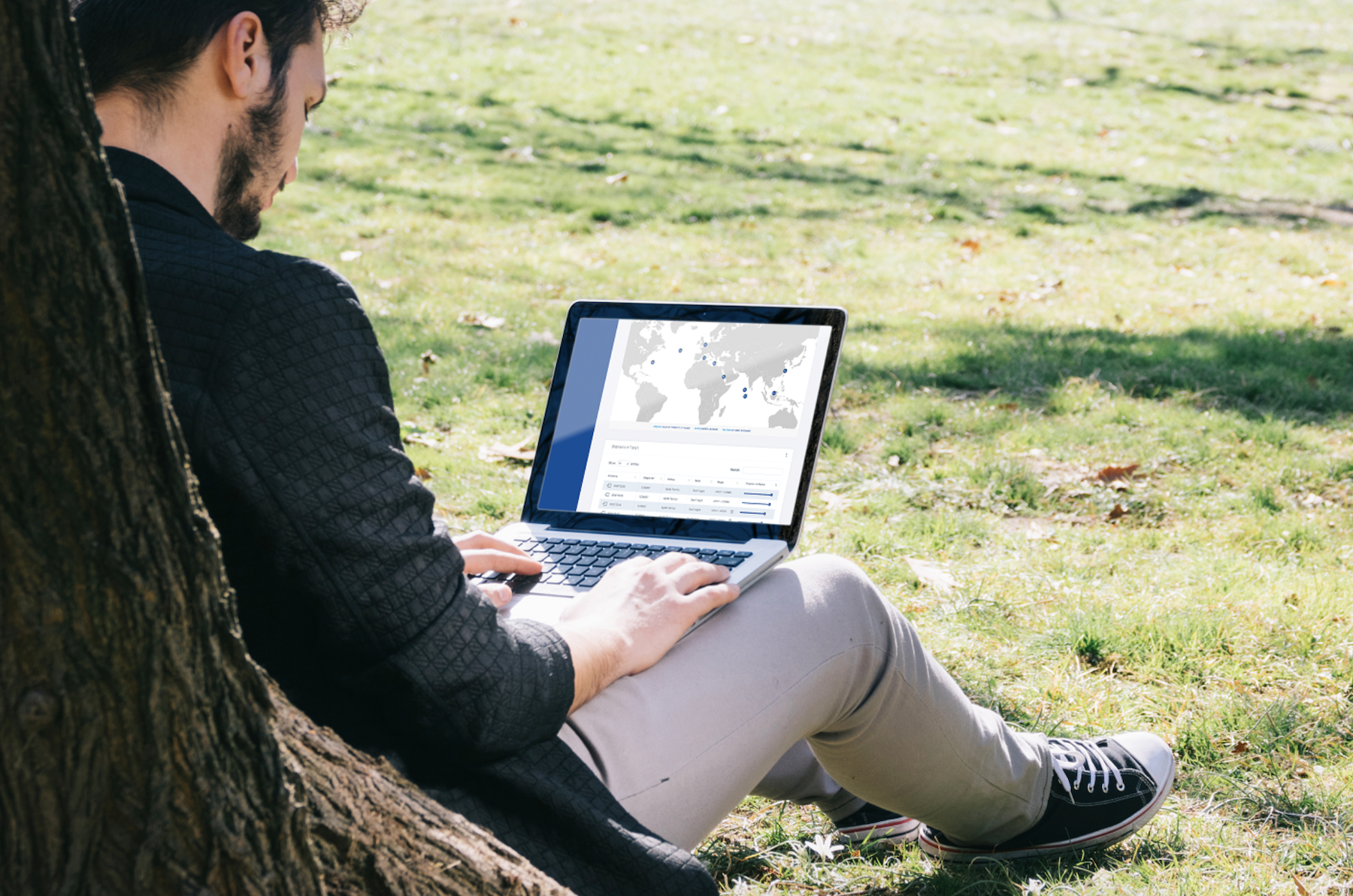 Man using Horizon Crest Hubon a laptop whilst sitting in a park